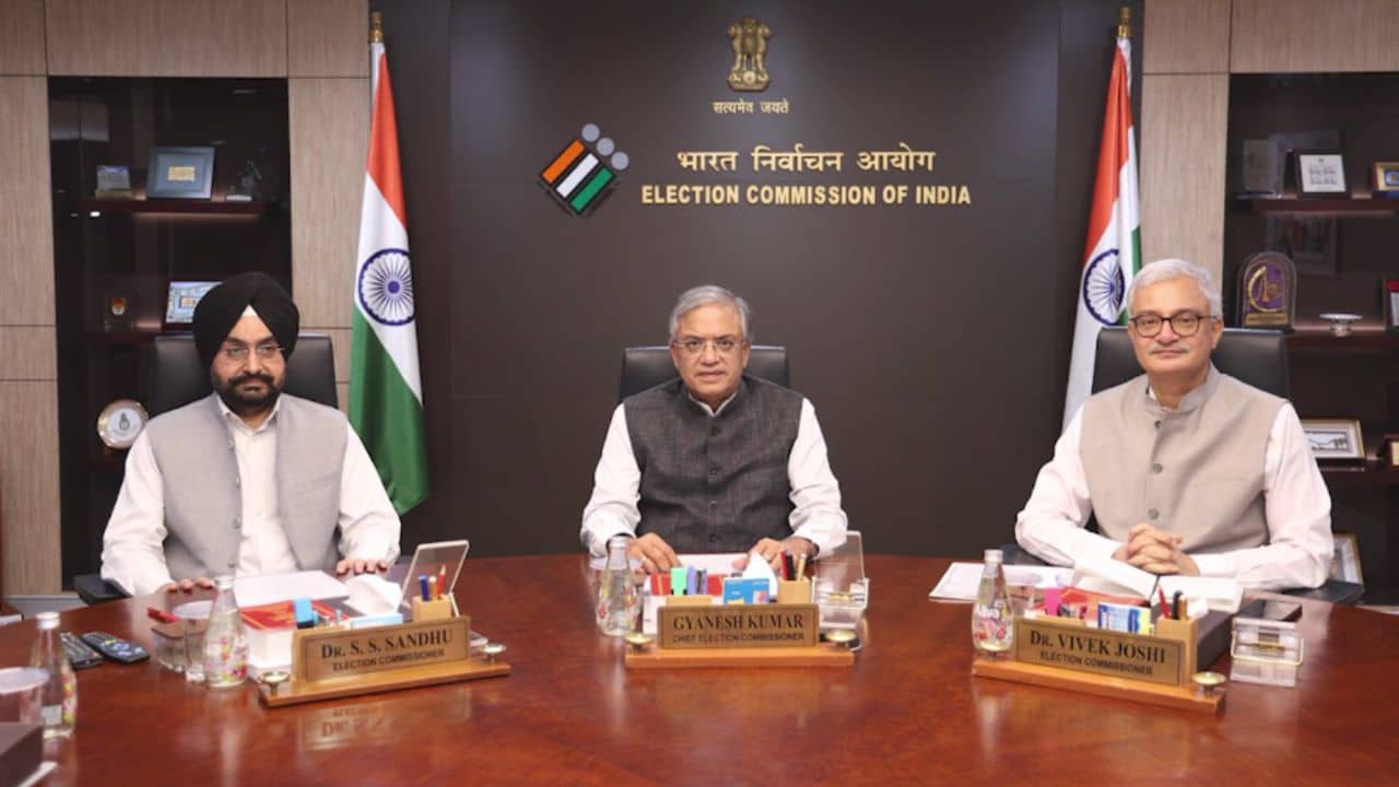 ECI on SIR: বিতর্কের আবহেই ঐক্যবদ্ধ কমিশনের ফুল বেঞ্চ, SIR নিয়ে বড় সিদ্ধান্ত