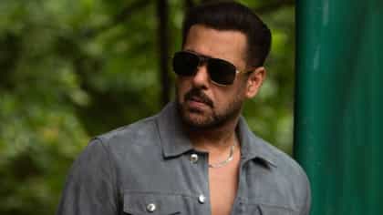 সলমনের গাড়ির চাকার তলায় খুদে ভক্তর পা! ভিড়ের মধ্যে কী ঘটালেন ভাইজান?
