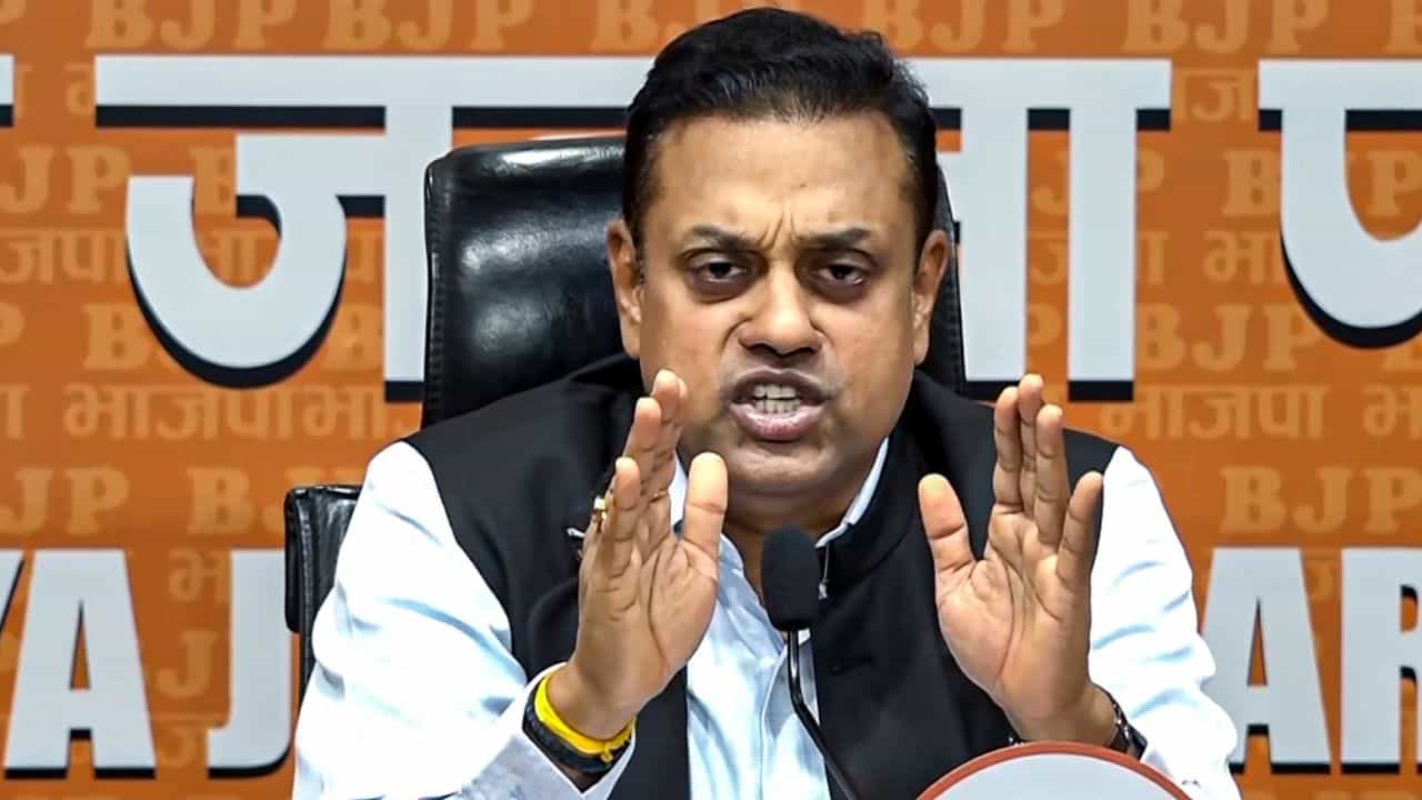BJP on ECI Vote Chori: 'চুরি করে জিতলে অর্ধেকেরও বেশি আসনে হারলাম কী করে?', ভোট চুরির অভিযোগ নিয়ে কী যুক্তি বিজেপির? BJP on ECI Vote Chori: 'চুরি করে জিতলে অর্ধেকেরও বেশি আসনে হারলাম কী করে?', ভোট চুরির অভিযোগ নিয়ে কী যুক্তি বিজেপির?