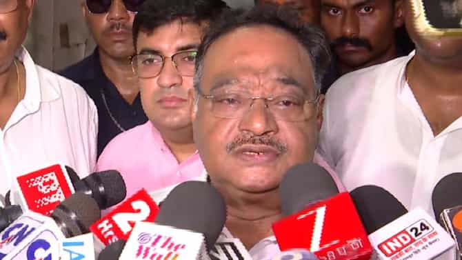 গেরুয়া পতাকা নিলেই টিকিট মিলবে না: শমীক
