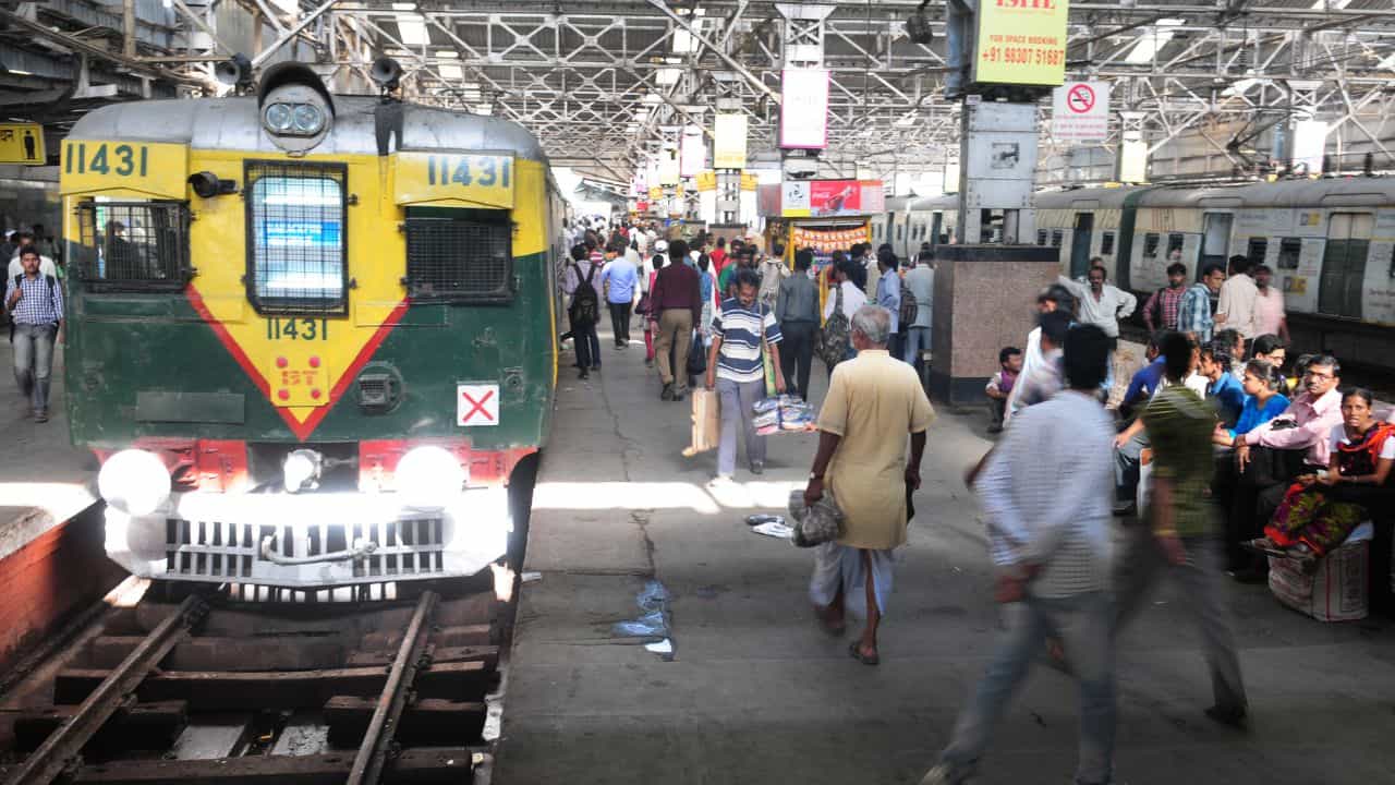 Sealdah Devision: দুর্গাপুজোর আগে শিয়ালদহ সহ ৩ স্টেশনে নতুন সুবিধা আনছে রেল Sealdah Devision: দুর্গাপুজোর আগে শিয়ালদহ সহ ৩ স্টেশনে নতুন সুবিধা আনছে রেল