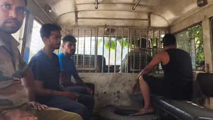 গাড়ির সিট খুলে ঢোকাত গরু! সোনারপুরে পাচারের ধরন দেখে অবাক পুলিশও