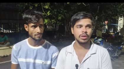 ফোনের সিম তুলতে বেরিয়ে খেয়েছিলেন, ঠান্ডা পানীয় ভেবে মুখে ঢালতেই যা হল