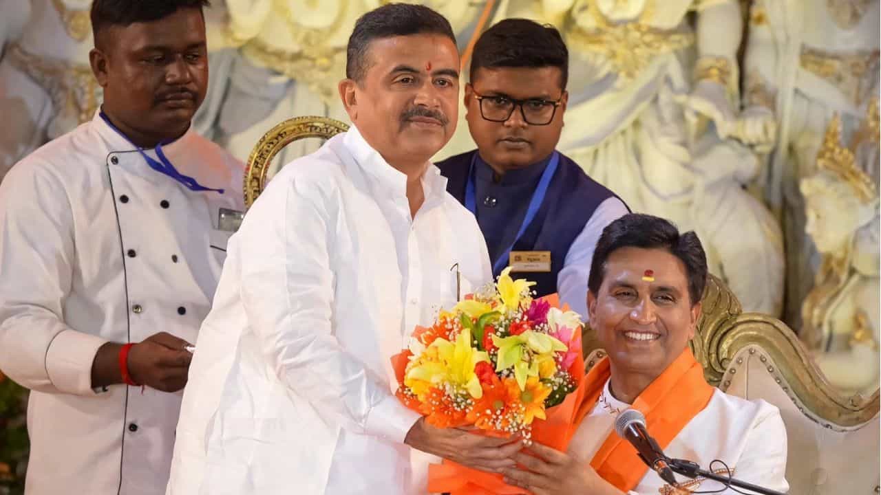 Kumar Biswas on left: 'ডায়নোসর ফিরে আসতে পারে তবে বামেরা নয়', রাম কথা শোনাতে এসে বললেন UP-র জনপ্রিয় হিন্দি কবি কুমার বিশ্বাস Kumar Biswas on left: 'ডায়নোসর ফিরে আসতে পারে তবে বামেরা নয়', রাম কথা শোনাতে এসে বললেন UP-র জনপ্রিয় হিন্দি কবি কুমার বিশ্বাস