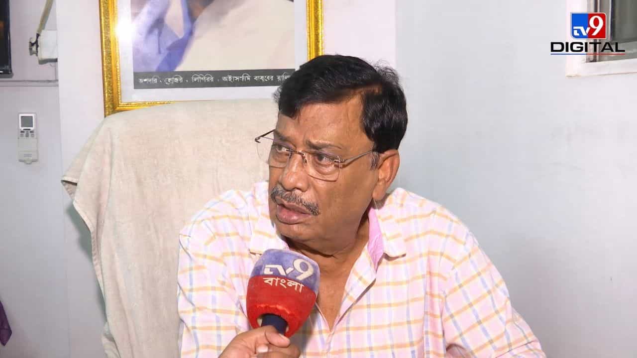 Tarak singh in BJP Party Office: রয়েছেন শমীক, আচমকাই BJP-র পার্টি অফিসে বৌ-ছেলে নিয়ে হাজির তারক সিং, ফুল বদল? নাকি... Tarak singh in BJP Party Office: রয়েছেন শমীক, আচমকাই BJP-র পার্টি অফিসে বৌ-ছেলে নিয়ে হাজির তারক সিং, ফুল বদল? নাকি...