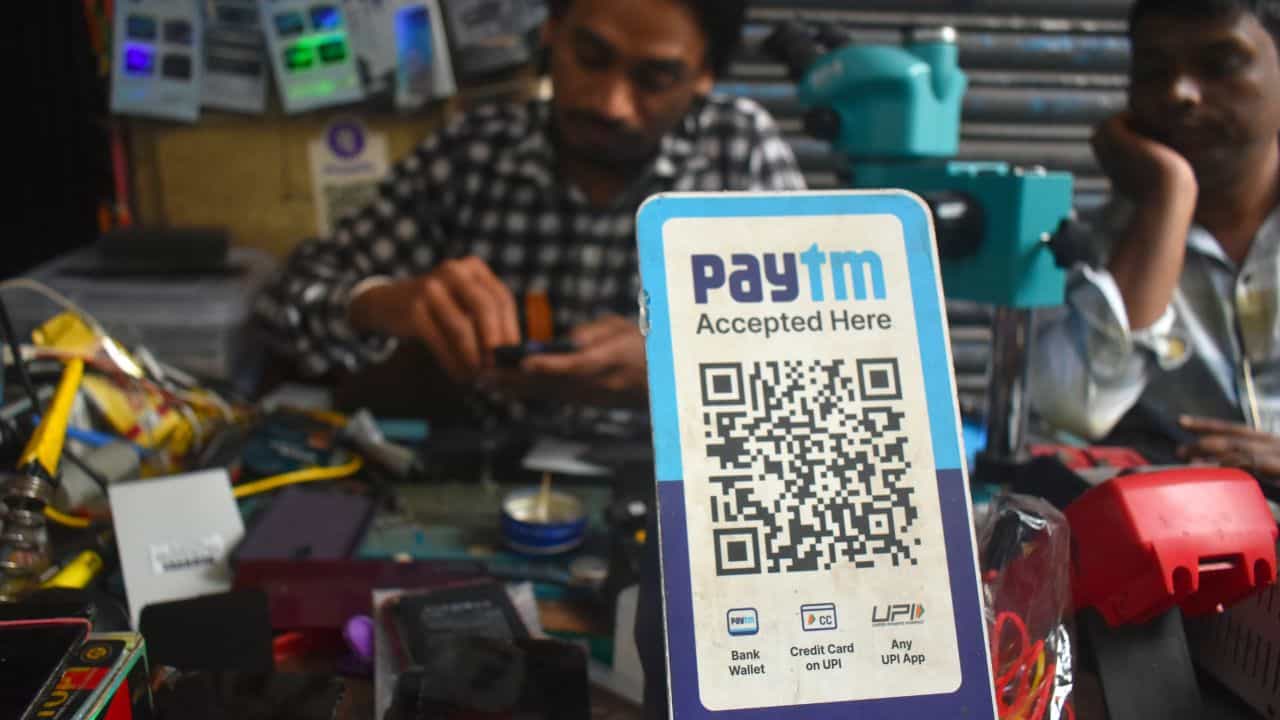 UPI-তে MDR চালু হচ্ছে ১৫ অক্টোবর! ৮০০০ টাকার বিল ৪ বার ২০০০ টাকা করে দিলে কি চার্জ লাগবে না? UPI-তে MDR চালু হচ্ছে ১৫ অক্টোবর! ৮০০০ টাকার বিল ৪ বার ২০০০ টাকা করে দিলে কি চার্জ লাগবে না?