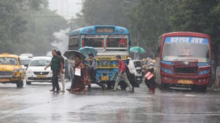 West bengal Weather News: রাতেই স্থলভাগে ঢুকেছে, ঝোড়ো হাওয়া বৃষ্টিতে আজ টালমাটাল ৬ জেলা, পরিস্থিতি স্বাভাবিক কবে হবে জানাল হাওয়া অফিস
