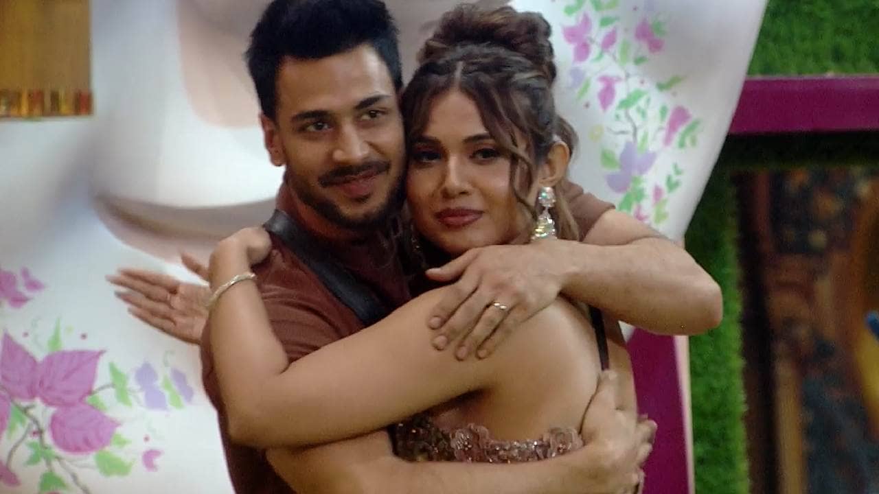 Bigg Boss Bangla: বিগ বসের ঘরে পা রেখেই রাজবীরকে সাবধান করলেন অনুষ্কা! নিশানায় কি তবে নন্দিনী?