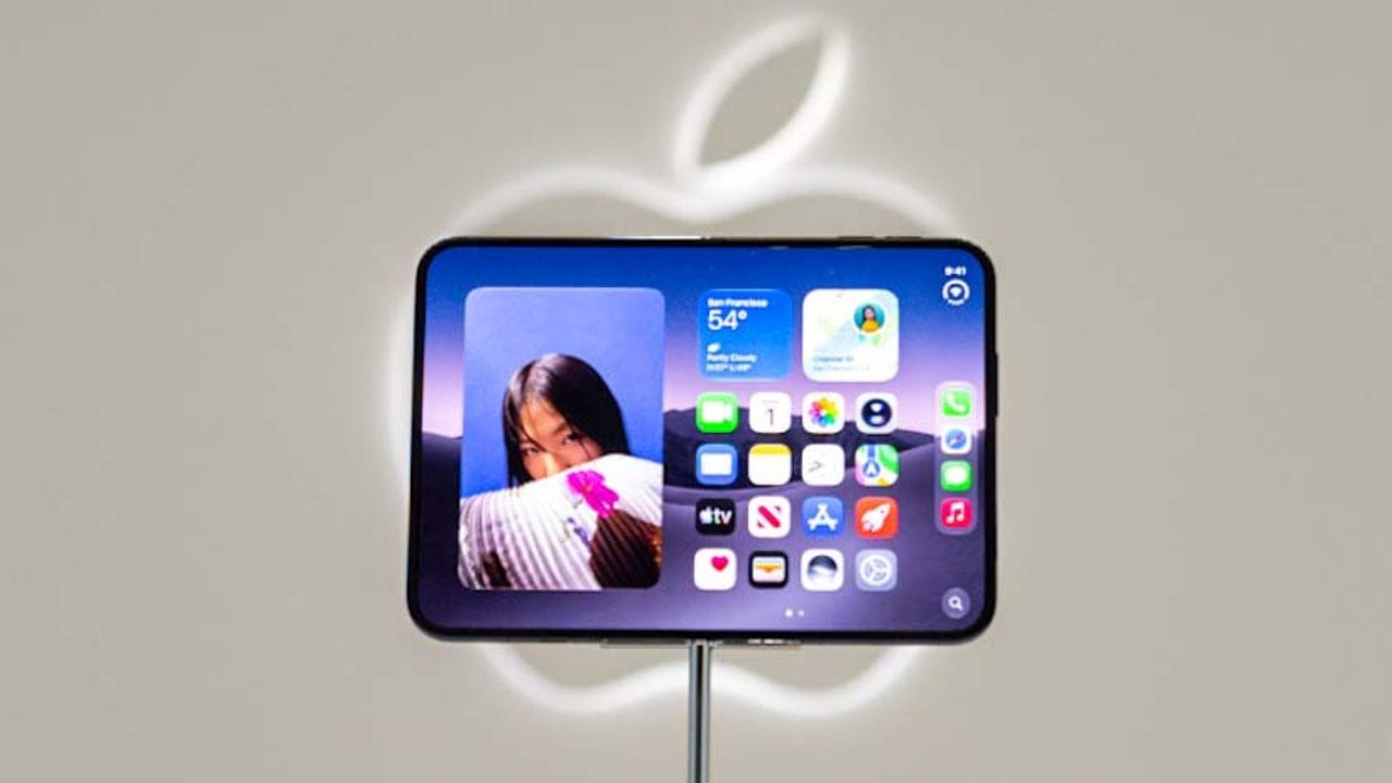 iPhone Duo: প্রথমবার বাজারে Foldable ফোন আনল অ্যাপল! দাম কত? কী কী ফিচার আছে জানেন?