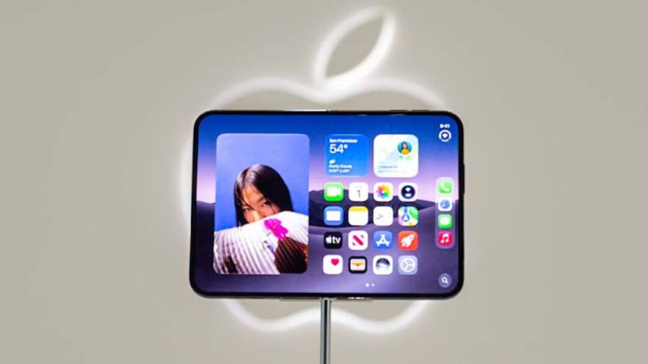 iPhone Duo: প্রথমবার বাজারে Foldable ফোন আনল অ্যাপল! দাম কত? কী কী ফিচার আছে জানেন?