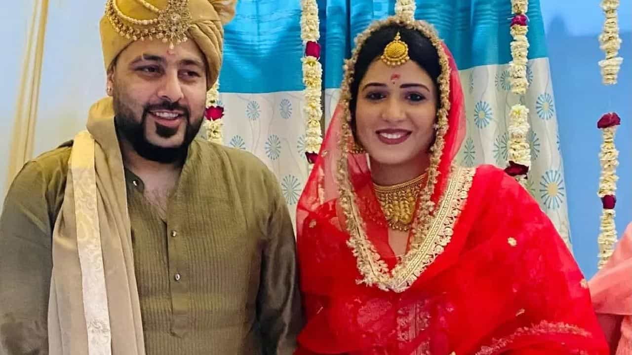 Badshah Isha Rikhi Divorce: বিয়ের ৫ মাসের মধ্যেই আলাদা হওয়ার ঘোষণা বাদশা-ইশার! কী ঘটেছে? Badshah Isha Rikhi Divorce: বিয়ের ৫ মাসের মধ্যেই আলাদা হওয়ার ঘোষণা বাদশা-ইশার! কী ঘটেছে?