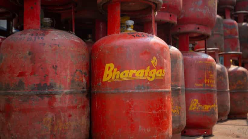 LPG Refill EMI: গ্যাস সিলিন্ডার মিলবে এবার EMI-তে! দিতে হবে মাত্র ১০০ টাকা, কীভাবে পাবেন সুবিধা?