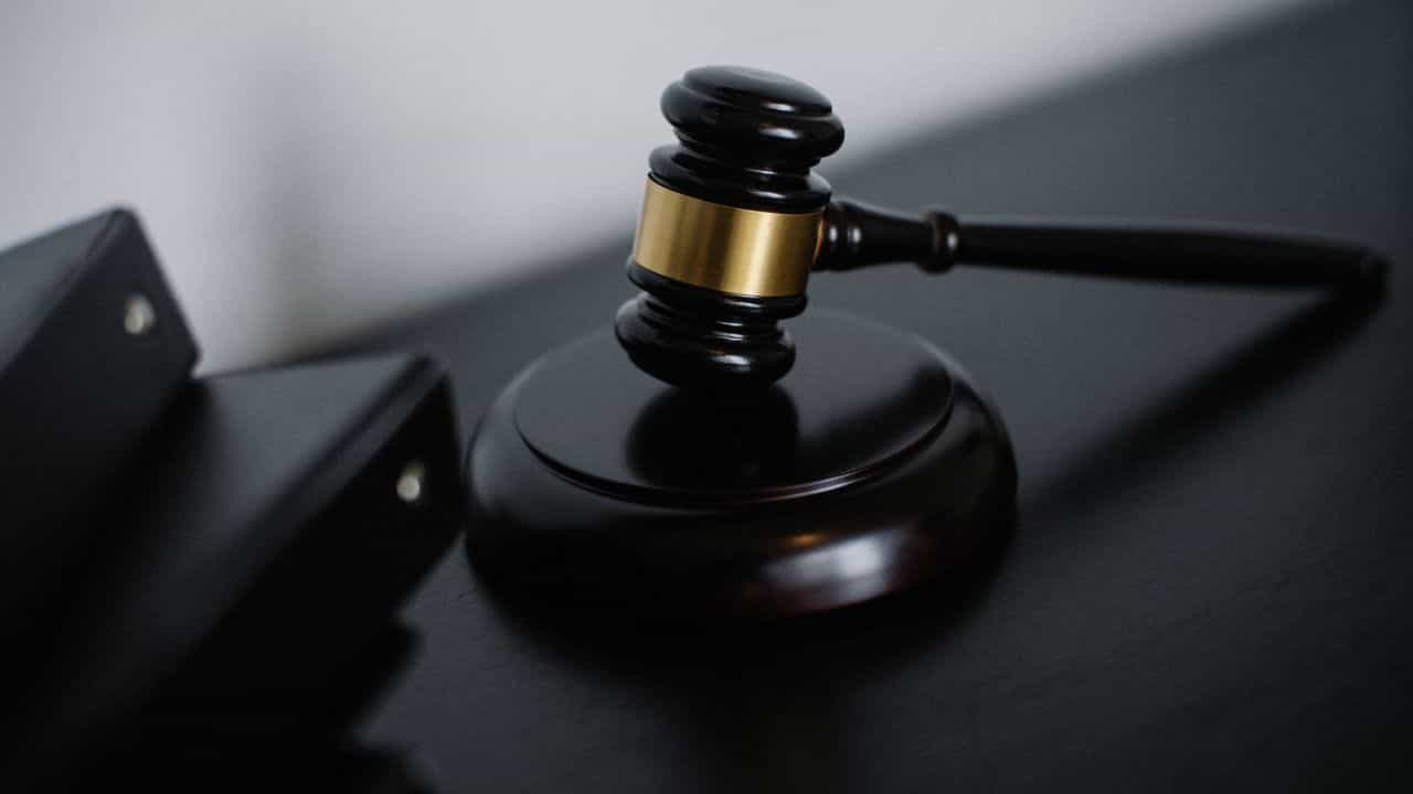 দুজনেরই থাকে আইনের ডিগ্রি, তাহলে Lawyer আর Advocate-র মধ্যে পার্থক্য কী জানেন? দুজনেরই থাকে আইনের ডিগ্রি, তাহলে Lawyer আর Advocate-র মধ্যে পার্থক্য কী জানেন?