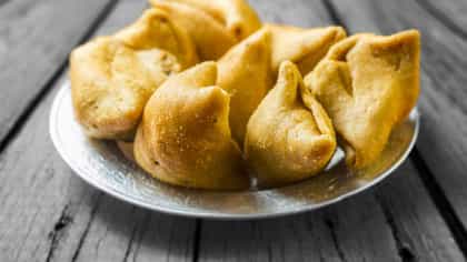 জানেন সিঙারাকে ইংরেজিতে কী বলে?
