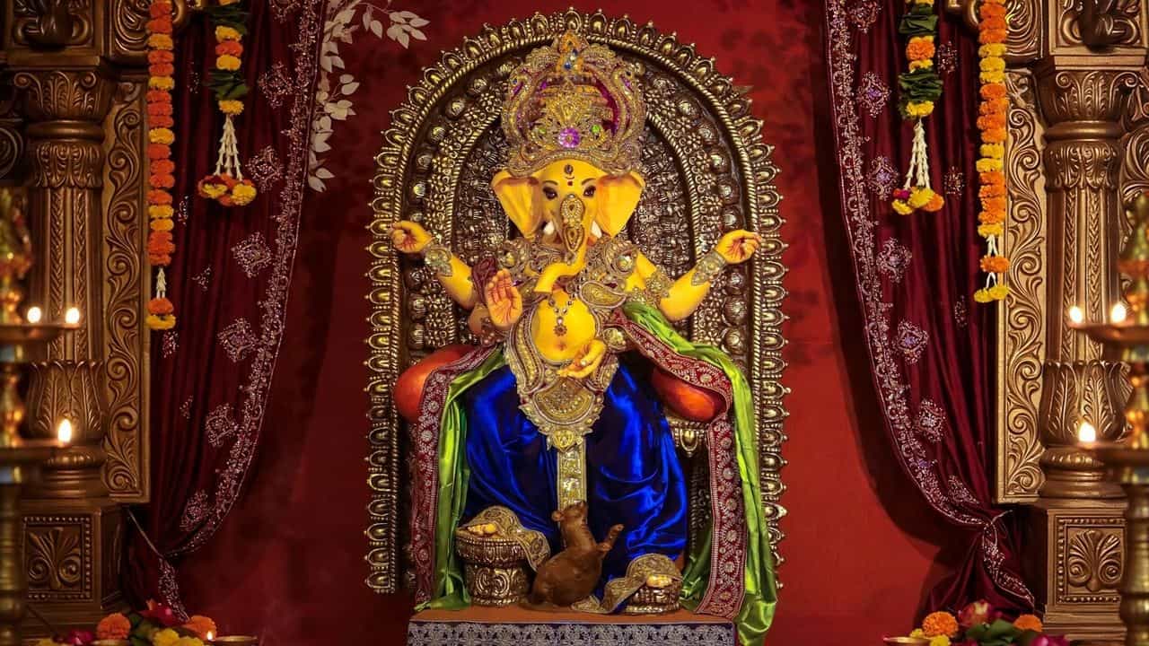 Ganesh Chaturthi: জানেন গণেশ ঠাকুর কোন ফুলে সন্তুষ্ট হন? Ganesh Chaturthi: জানেন গণেশ ঠাকুর কোন ফুলে সন্তুষ্ট হন?