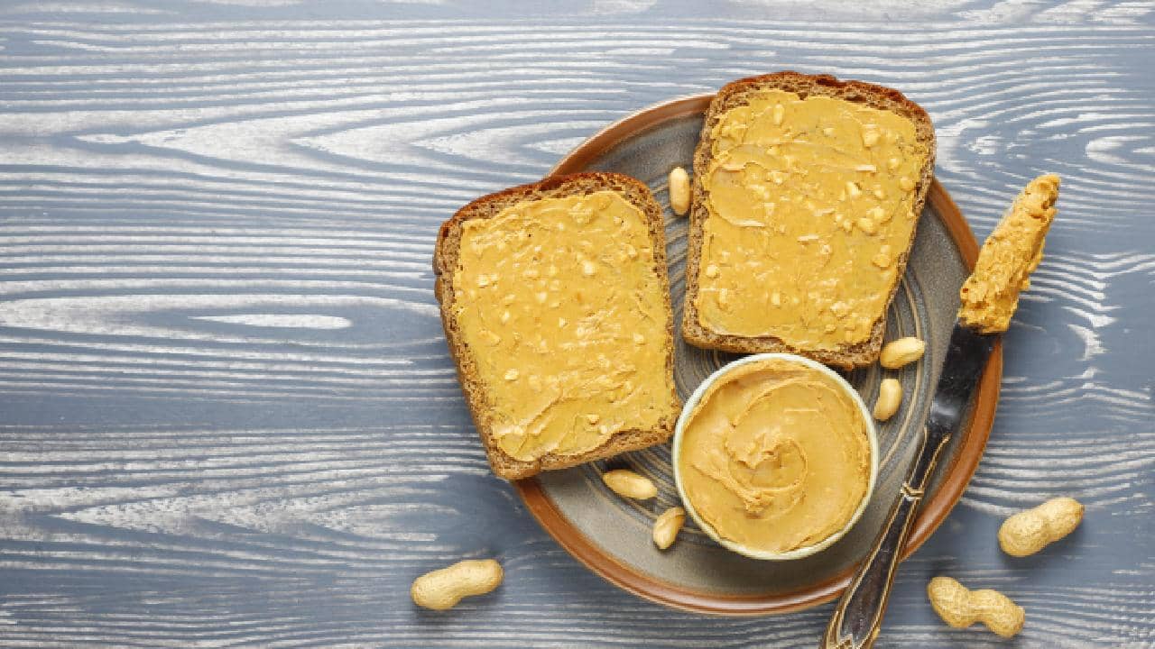 Peanut Butter: মাত্র ২ মিনিটে বাড়িতেই বানিয়ে ফেলুন পিনাট বাটার