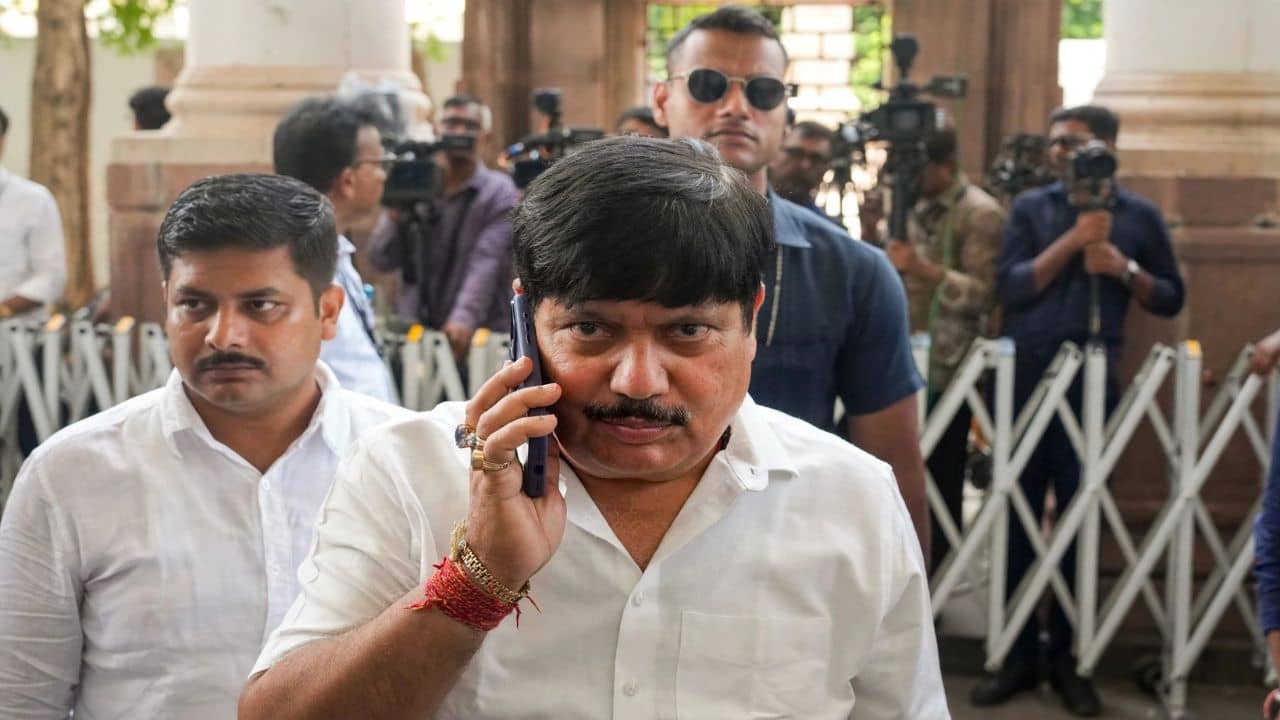 Arjun on lefttist: এরা বাবা-মায়ের শ্রাদ্ধ করে না,শুধু কার্ল-মার্কস জিন্দাবাদ বলে, এবার অতিবামেদের উপর কার্বলিক অ্যাসিড ঢালার নিদান দিলেন অর্জুন