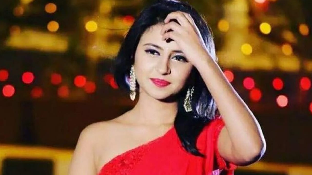 কন্নড় ছবির পরিচিত মুখ জয়শ্রী রামাইয়া ২০২১ সালে মাত্র ৩৪ বছর বয়সে বেঙ্গালুরুর ফ্ল্যাটে চরম সিদ্ধান্ত নেন। ‘বিগ বস কন্নড়’-এর তৃতীয় সিজনে অংশ নেওয়া এই অভিনেত্রী দীর্ঘদিন ধরে মারাত্মক মানসিক অবসাদে ভুগছিলেন। সোশাল মিডিয়ায় নিজের কষ্টের কথা শেয়ার করার পাশাপাশি পুনর্বাসনকেন্দ্রে গিয়েও নিজেকে শেষ পর্যন্ত এই চরম পদক্ষেপ থেকে আটকাতে পারেননি তিনি। Ani