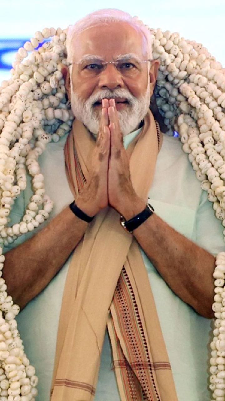 নমোর জন্মদিনে আজ গঙ্গাতীরে জ্বলে উঠবে ১ লাখ প্রদীপ
