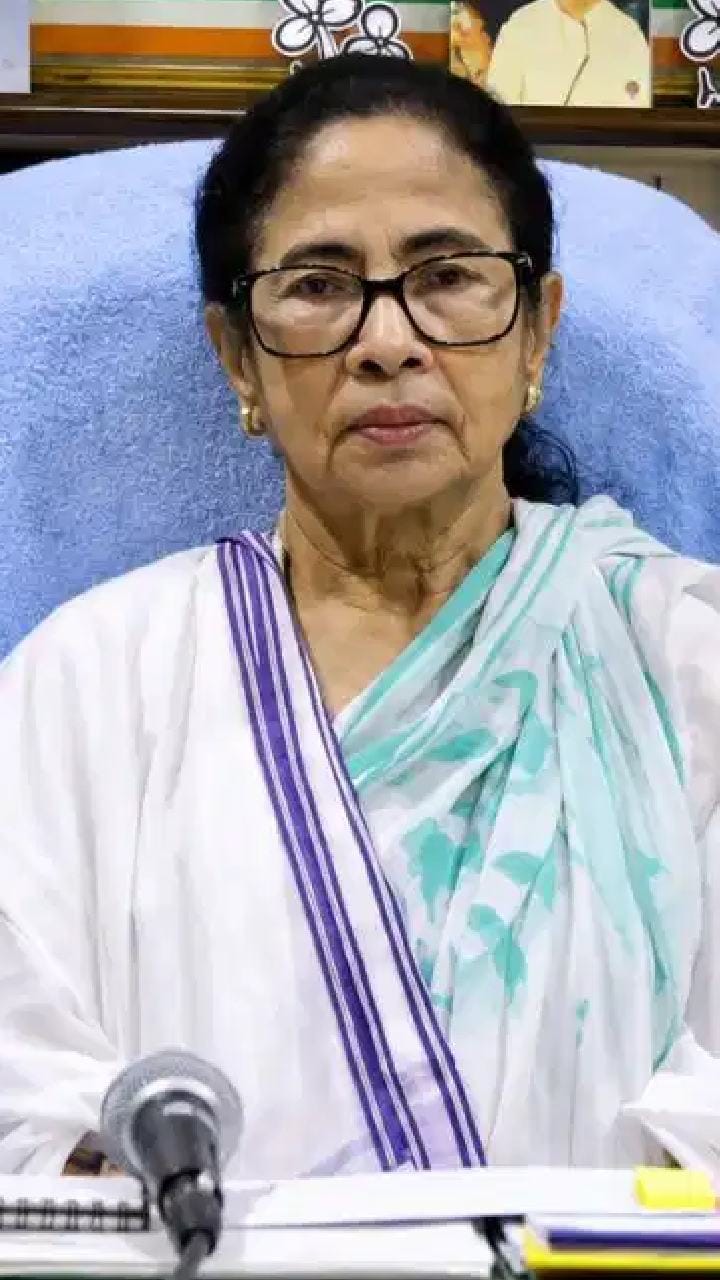 কমিশনের ঘোষণায় দুই শিবিরের আলাদা পরিচয়
