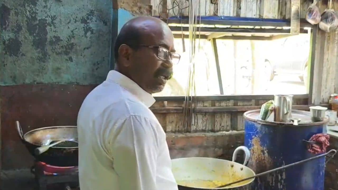 Food Inspection: দইয়ের ভাঁড়ের পাশে নাকি ঘুরছে সাপ! হোটেলে হাজির বিধায়ক, সটান রান্নাঘরে ঢুকেই যা করলেন...