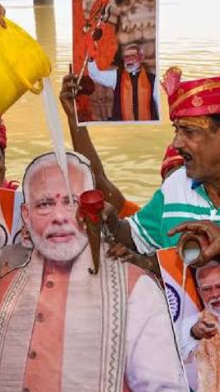 ৬ তলা গেরুয়া কেক, মোদীর কাটআউটে পুষ্পাঞ্জলি ঠনঠনিয়ায়