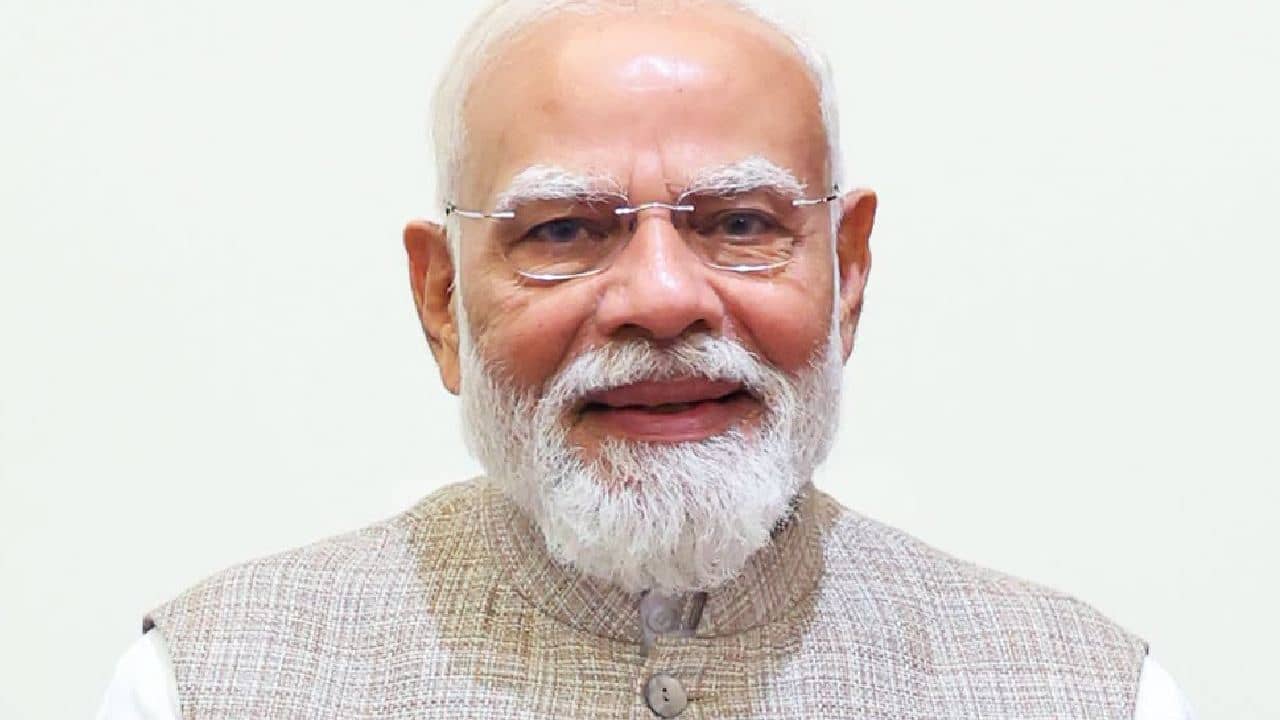 Shatrughan Sinha wishes PM Modi: সবার ভিড়ে আমি না হারিয়ে যাই, সকলের আগে বন্ধু মোদীকে শুভেচ্ছা জানিয়ে জল্পনা উস্কে দিলেন তৃণমূলের এই সাংসদ