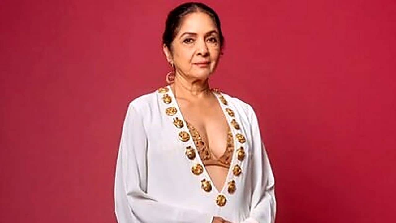 Neena Gupta: ‘আপনি এটা পরেন? এর থেকে না পরা ভালো’, মেয়েদের পোশাক নিয়ে দর্জির মন্তব্যেই চটলেন নীনা গুপ্তা