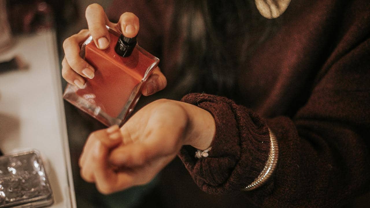 Long lasting perfume: পারফিউমের গন্ধ থাকবে অনেকক্ষণ, স্প্রে করার আগে জাস্ট এটা করুন