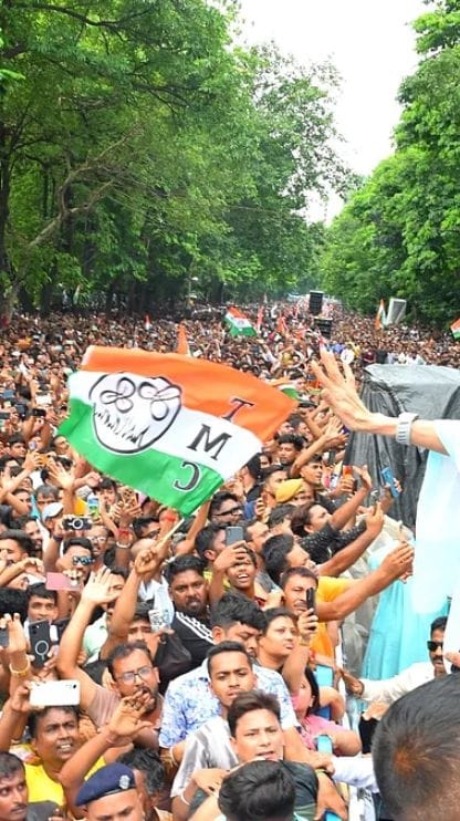 উপনির্বাচনের আগে প্রতীক নিয়ে দুই তৃণমূলের 'টানাটানি'