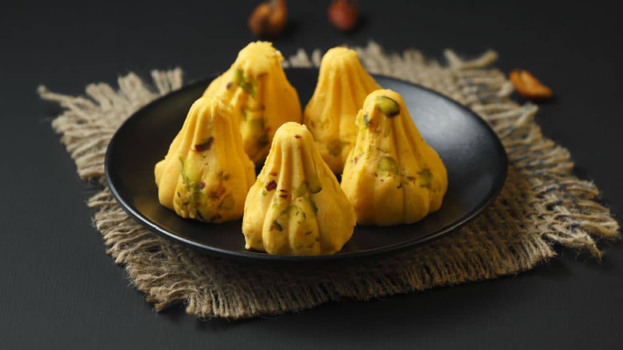 Perfect modak tips: গ্যাস জ্বালাতেই হবে না! মাত্র ৫ মিনিটে বানিয়ে ফেলুন গণেশ ঠাকুরের পছন্দের মোদক