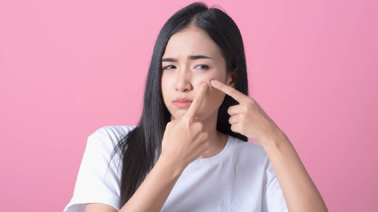 Hidden Skin Care Mistakes: মুখে একটা ব্রণ শুকতে না শুকতেই আর একটা! দোষটা কোথায় জানেন?