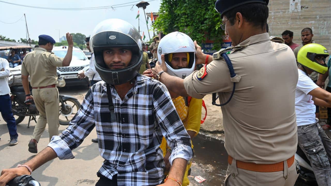 Driving License Renewal: ড্রাইভিং লাইসেন্সের মেয়াদ শেষ? অনলাইনে কীভাবে রিনিউয়াল করবেন জেনে নিন!