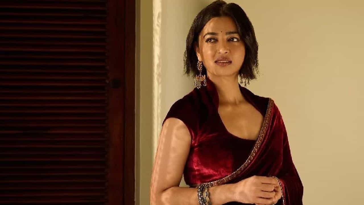 Radhika Apte: দারোয়ানের মোবাইলে রাধিকার ব্যক্তিগত ভিডিয়ো! আতঙ্কে কী কাণ্ড ঘটান অভিনেত্রী? Radhika Apte: দারোয়ানের মোবাইলে রাধিকার ব্যক্তিগত ভিডিয়ো! আতঙ্কে কী কাণ্ড ঘটান অভিনেত্রী?