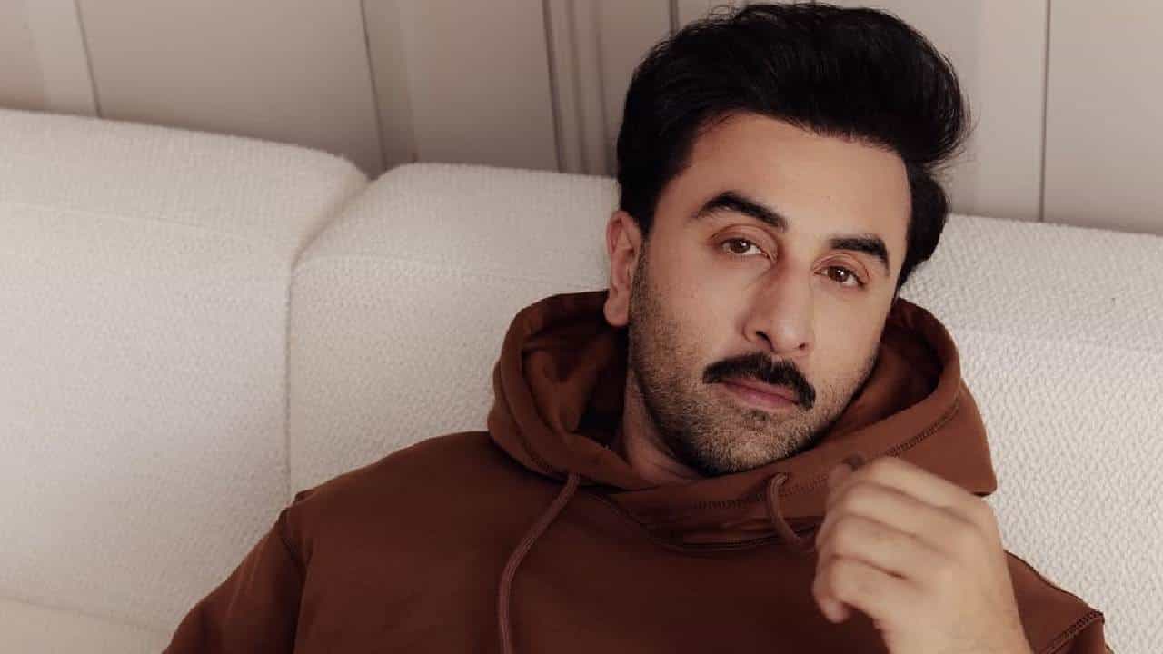 Ranbir Kapoor net worth: আড়াইশো কোটির বাংলো, গ্যারাজে সাড়ে তিন কোটির গাড়ি! কত সম্পত্তির মালিক রণবীর? Ranbir Kapoor net worth: আড়াইশো কোটির বাংলো, গ্যারাজে সাড়ে তিন কোটির গাড়ি! কত সম্পত্তির মালিক রণবীর?