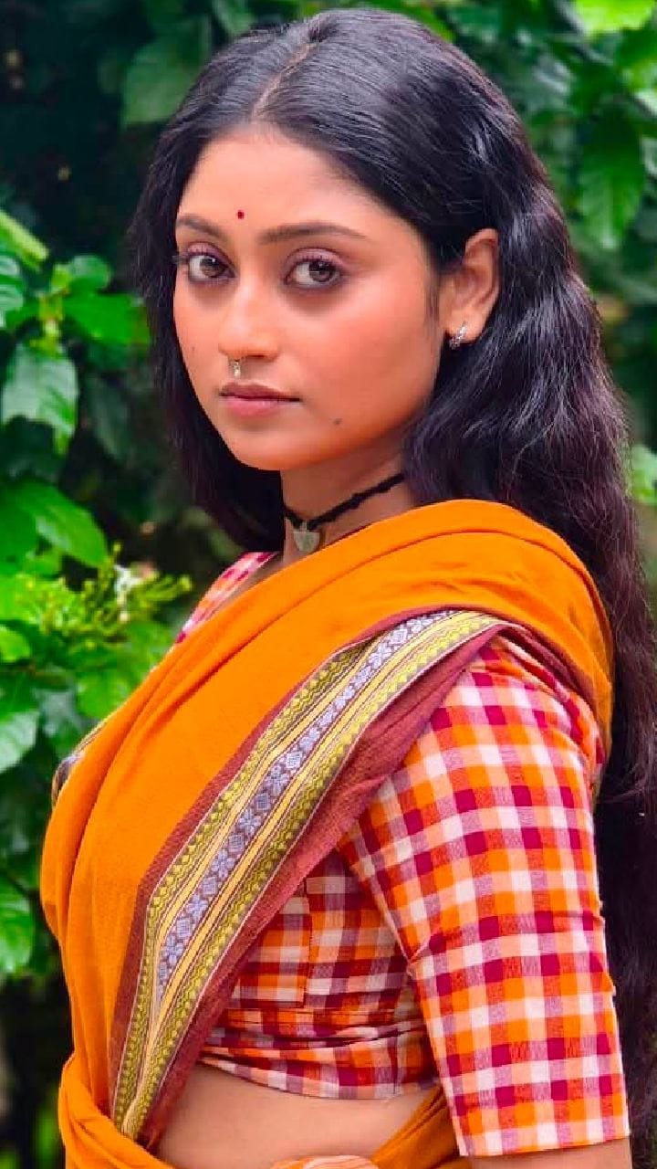 কীভাবে সম্পিতা মহুয়া হয়ে ওঠেন? দেখুন