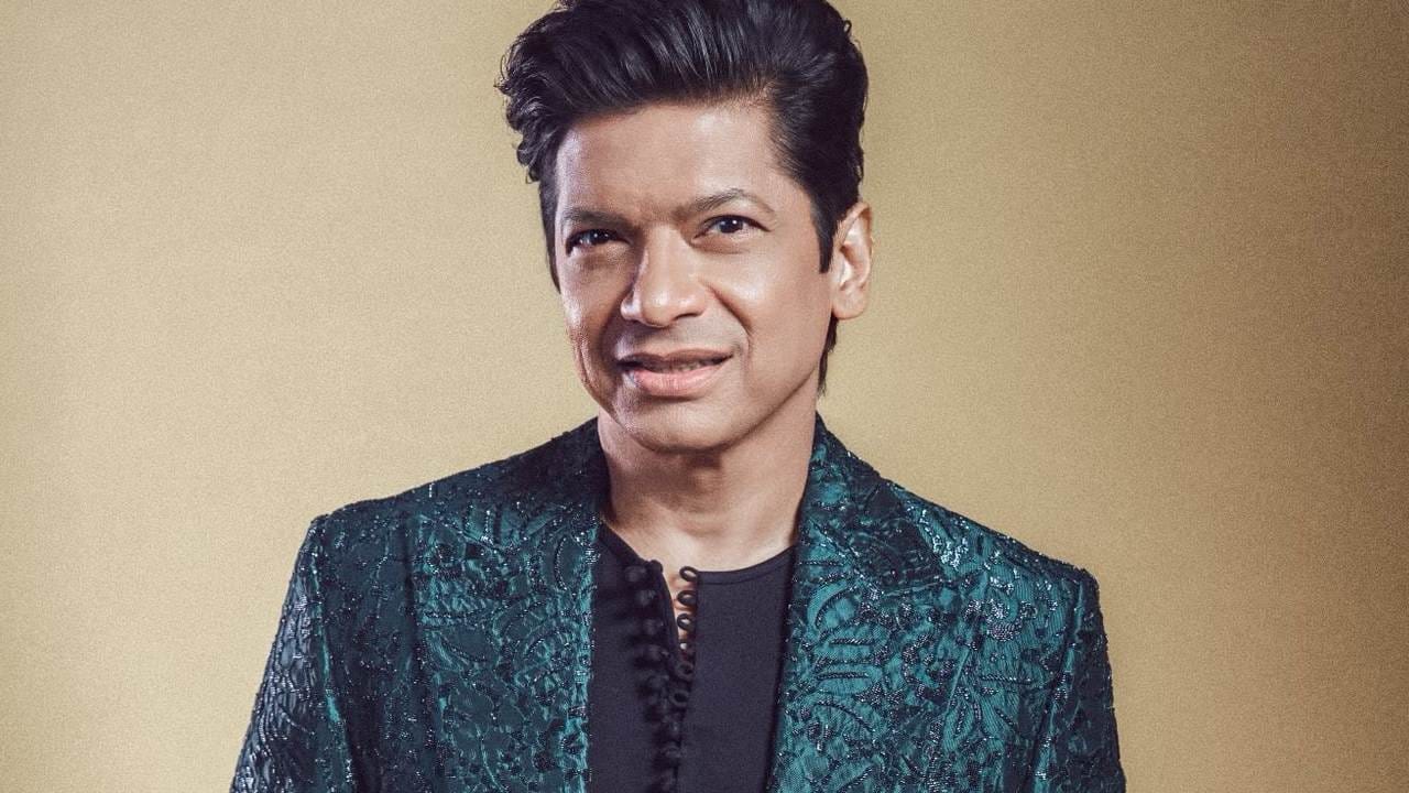 শাহরুখ খান যেমন অভিনয়ের দুনিয়ায় রাজত্ব করছেন, শানও কিন্তু সঙ্গীতের জগতে একচ্ছত্র আধিপত্য বিস্তার করেছেন। তাঁর জাদুকরী কণ্ঠের প্রেমে পাগল আসমুদ্রহিমাচল, তাঁর গাওয়া প্রতিটি গান আজও শ্রোতাদের মনে গেঁথে রয়েছে। অভিনয়ে না এলেও গানের মাধ্যমেই তিনি কোটি কোটি মানুষের হৃদয় জয় করে নিয়েছেন।