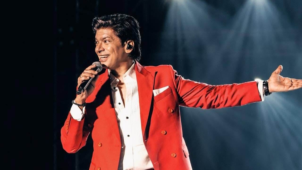 'চাঁদ সিফারিশ', 'যব সে তেরে নয়না', 'কুছ তো হুয়া হ্যায়'-এর মতো অসংখ্য সুপারহিট গান উপহার দিয়েছেন তিনি। আজ ৩০ সেপ্টেম্বর, এই প্রতিভাবান গায়কের ৫৪তম জন্মদিনে তাঁর ভক্তরা সোশ্যাল মিডিয়ায় শুভেচ্ছা জানাচ্ছেন। আগামী দিনে তাঁর কাছ থেকে আরও অনেক সুন্দর গানের অপেক্ষায় রয়েছেন সকলে।