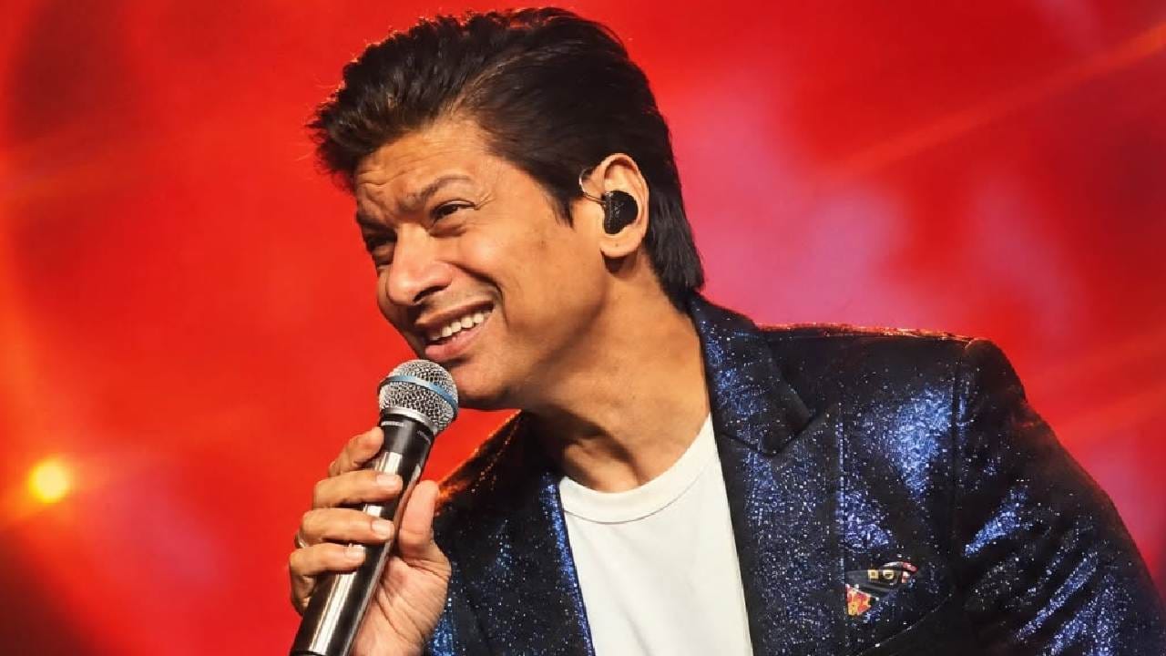 কেরিয়ারের একদম শুরুর দিকের কথা, শান তখন সদ্য একটি নতুন মারুতি ৮০০ গাড়ি কিনেছেন। একদিন সেই গাড়িতে তেল ভরতে তিনি একটি পেট্রোল পাম্পে দাঁড়িয়েছিলেন। শান গাড়ি থেকে বেরিয়ে বাইরে অপেক্ষা করছিলেন, তখনই সেখানে একটি স্কুল বাস এসে থামে।