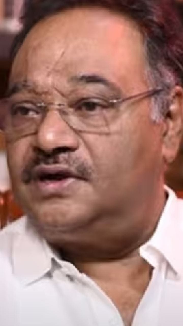 z2gwSgDX | 'বাঙালি পুজোয় বাড়িতে কী খাবে সেটা কি কোনও সাধু ঠিক করবে?'