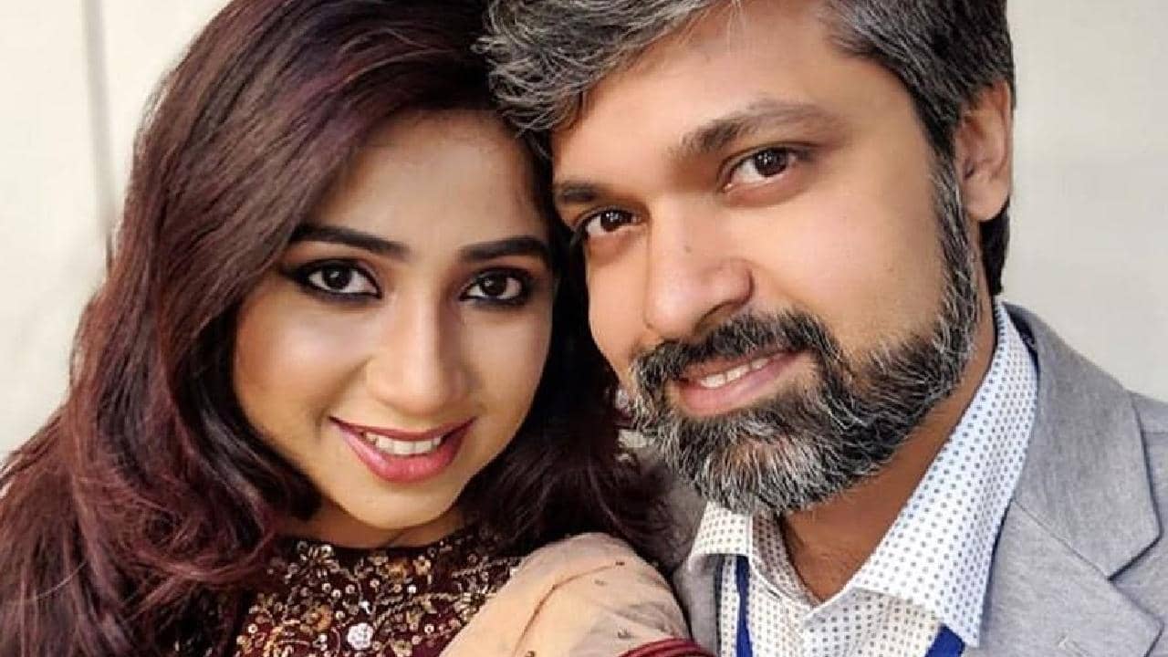 Shreya Ghoshal Husband: মাসের পর মাস বাড়ির বাইরে থাকেন শ্রেয়া! দাম্পত্য জীবন ও স্বামী শিলাদিত্যকে নিয়ে কী বললেন গায়িকা?