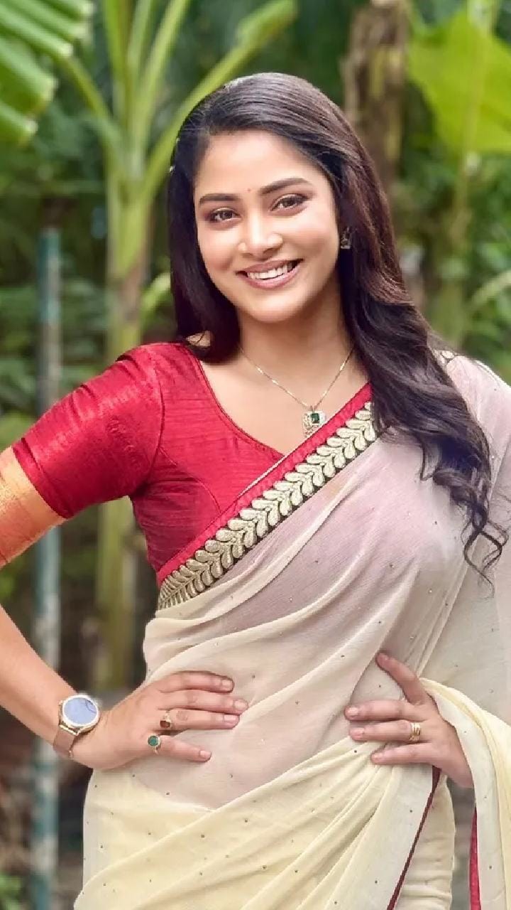কীভাবে ত্বকের যত্ন নেন সোনামণি? দেখুন