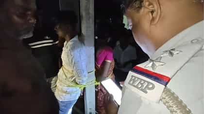 ৩ মাস আগে স্বামীর ঝুলন্ত দেহ উদ্ধার, এবার বিধবাকে যুবকের সঙ্গে দেখে...