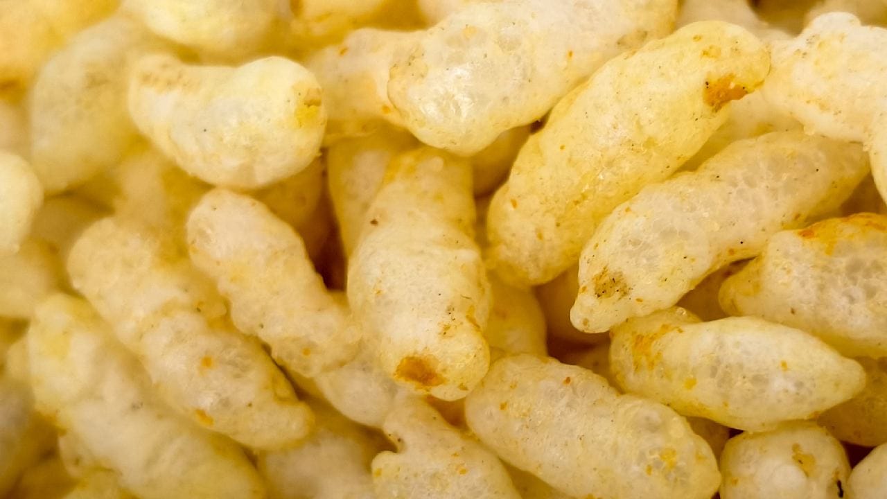 মুড়ি হালকা ও সহজপাচ্য খাবার হিসেবে অনেকের কাছেই জনপ্রিয়। তবে বুকজ্বালা বা পেটের সমস্যার নির্দিষ্ট চিকিৎসা হিসেবে মুড়িকে ধরা ঠিক নয়। শরীর খারাপের সময় কী ধরনের খাবার উপযুক্ত হবে, তা ব্যক্তির শারীরিক অবস্থা অনুযায়ী ঠিক করা উচিত। Getty Images