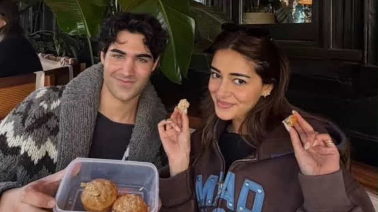 Ananya Panday: অক্ষয়ের ছেলে আরবের সঙ্গে প্রেম করছেন অনন্যা! ছবি ঘিরে জোর জল্পনা Ananya Panday: অক্ষয়ের ছেলে আরবের সঙ্গে প্রেম করছেন অনন্যা! ছবি ঘিরে জোর জল্পনা