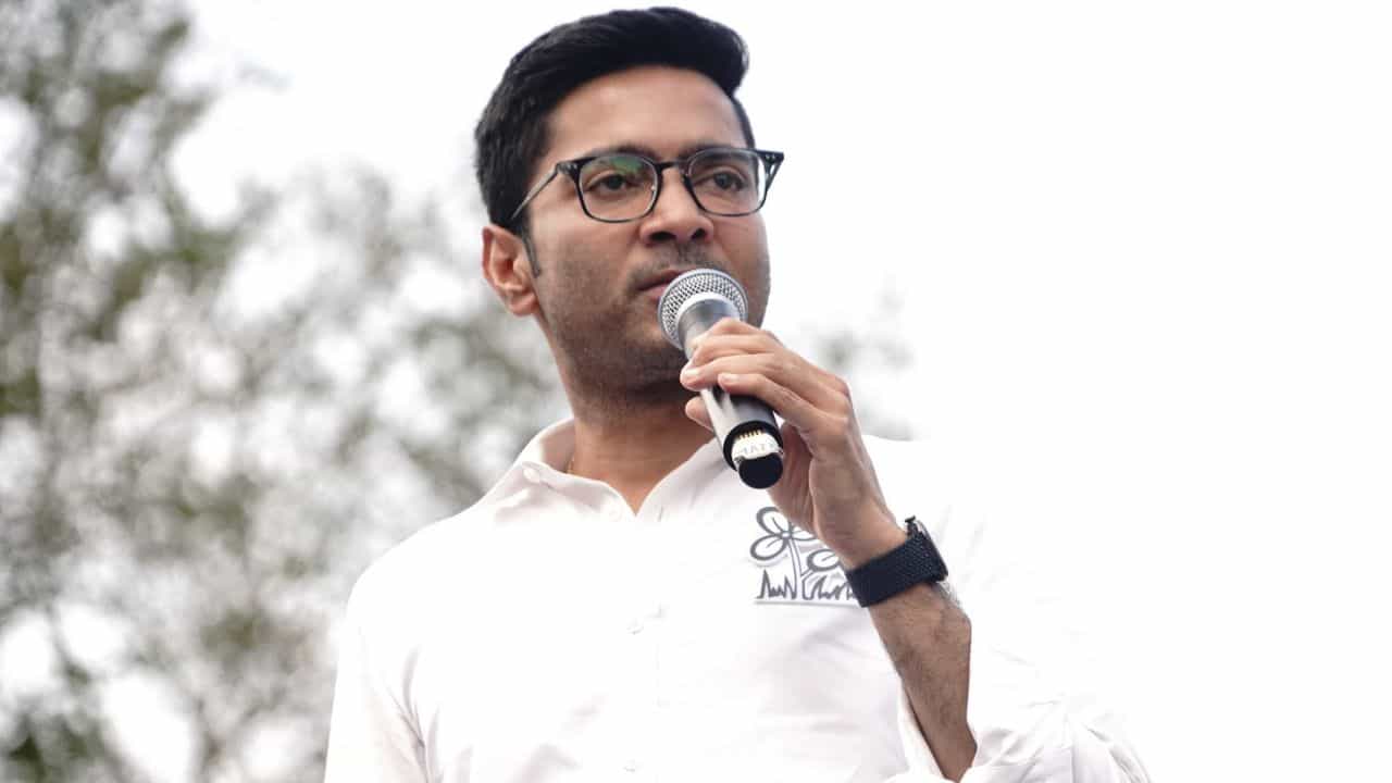 Abhishek Banerjee on TMC: 'পারলে আমাকে কনুই মারত...',মহালয়ার দিন কাদের খোঁচা দিলেন অভিষেক? Abhishek Banerjee on TMC: 'পারলে আমাকে কনুই মারত...',মহালয়ার দিন কাদের খোঁচা দিলেন অভিষেক?