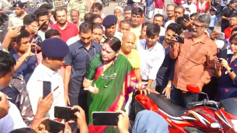 Agnimitra Paul: ফুটপাত দখল, রাস্তার দু’ধারে পার্কিং-আবর্জনা! দেখেই ক্ষুব্ধ অগ্নিমিত্রা, দিলেন ডেডলাইন