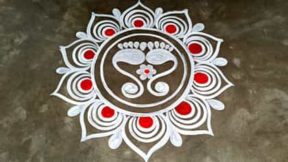 ভুলেও বাড়ির এসব জায়গায় লক্ষ্মীর পা আঁকবেন না! জেনে নিন বিশদে