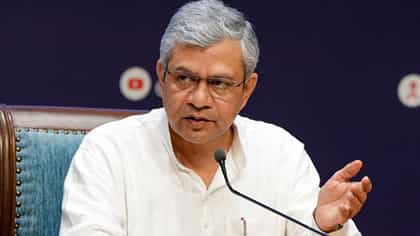 ২ বছরের মধ্যে হাতে আসবে ভারতীয় ব্রান্ডের মোবাইল! বড় ঘোষণা মন্ত্রীর
