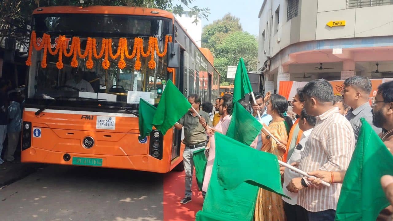 Durga Puja Bus service: পুজোর মুখে এই রুটে চালু হল নতুন ৫ টি সরকারি বাস